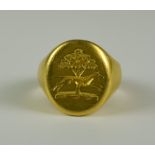 An 18ct Gold Gentleman's Signet Ring, 20th Century, size R, gross weight 15g