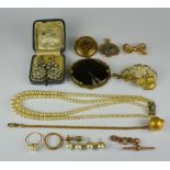 A Mixed lot of 9ct Gold and Costume Jewellery, Late 19th/Early 20th Century, comprising - 9ct gold