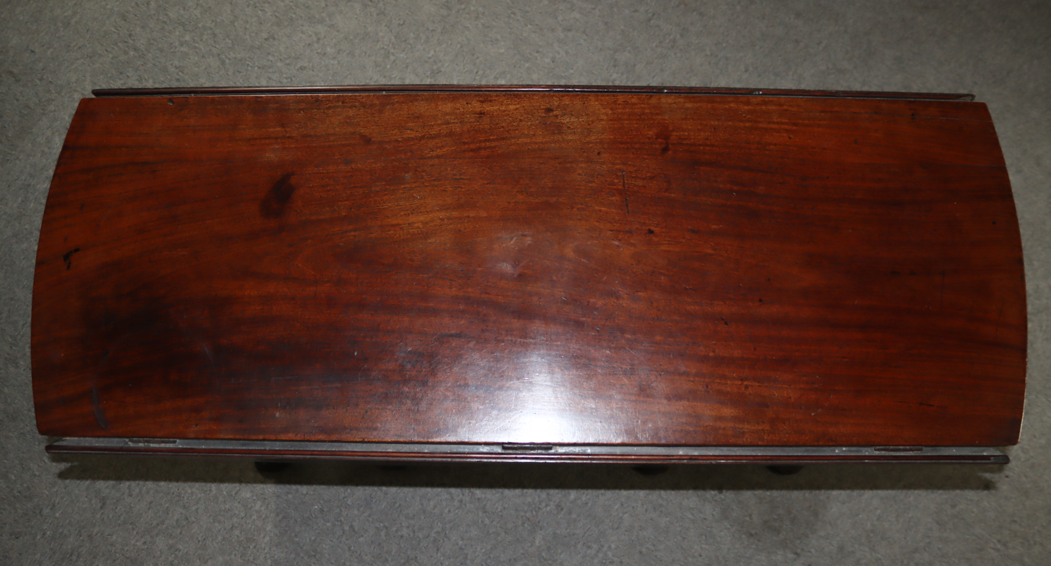 An Early 18th Century Mahogany Oval Gateleg Table, on turned supports with pad feet, 55ins x 47ins x - Image 5 of 5