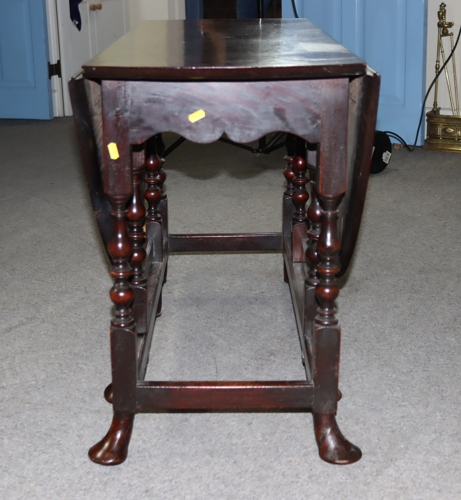 An Early 18th Century Mahogany Oval Gateleg Table, on turned supports with pad feet, 55ins x 47ins x - Image 3 of 5