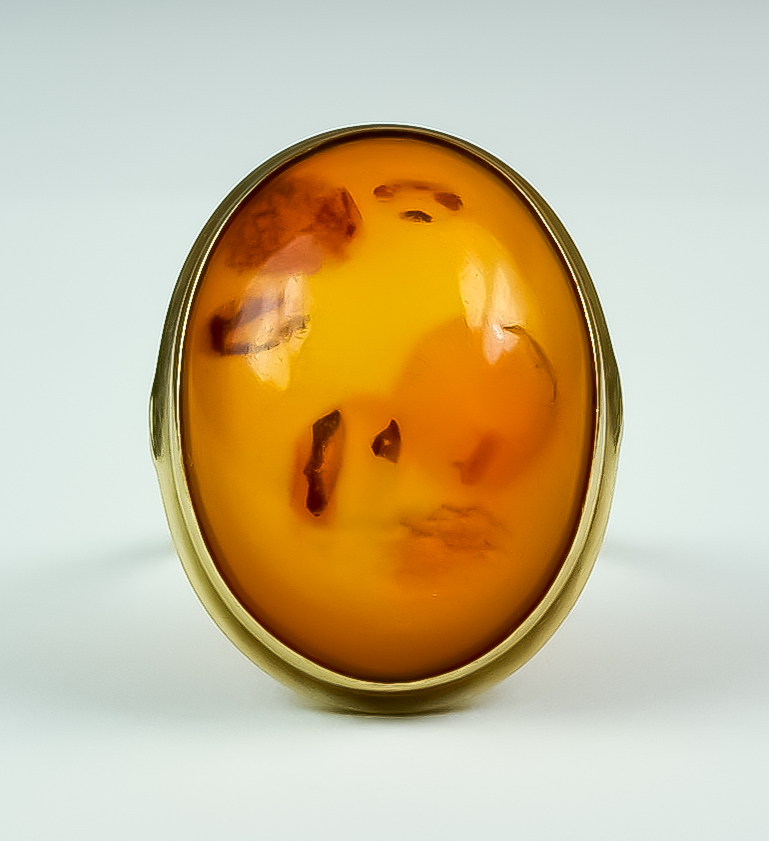 A Reconstituted Amber Dress Ring, Modern, yellow metal, size U, gross weight 4.6g Note: Metal marked