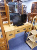 AN EARLY TWENTIETH CENTURY DRESSING TABLE WITH TRIPTYCH MIRROR AND A MATCHING CHEST OF FOUR