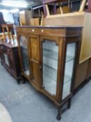 AN EDWARDIAN MARQUETRY INLAID MAHOGANY DISPLAY CABINET, ON CABRIOLE SUPPORTS, CLAW AND BALL FEET,