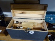 A WOODEN BOX CONTAINING VARIOUS SIZES OF DRUM HEAD GRINDING DRILL BITS AND ANOTHER BOX (EMPTY)