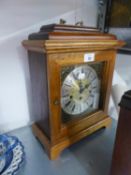 A MODERN MAHOGANY CASED BRACKET CLOCK WITH SQUARE BRASS AND SILVERED DIAL, STRIKING AND CHIMING