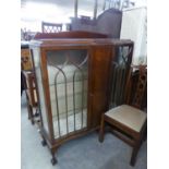 A MAHOGANY DISPLAY CABINET WITH LEDGE BACK, SERPENTINE FRONT, CENTRE PANEL FLANKED BY ASTRAGAL