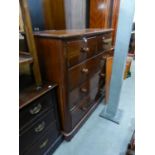 VICTORIAN MAHOGANY CHEST OF TWO SHORT AND THREE LONG DRAWERS WITH KNOB HANDLES