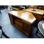 A TEAK STAG CORNER TV UNIT, HAVING TWO SLIDING DOORS TO REVEAL DRAWER AND SHELF (54cm high x 100cm