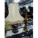 *MODERN GILT BRASS CLASSICAL VASE SHAPE TABLE LAMP WITH KNOP COLUMN AND STEPPED CIRCULAR FOOT, (19