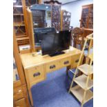 AN EARLY TWENTIETH CENTURY DRESSING TABLE WITH TRIPTYCH MIRROR AND A MATCHING CHEST OF FOUR