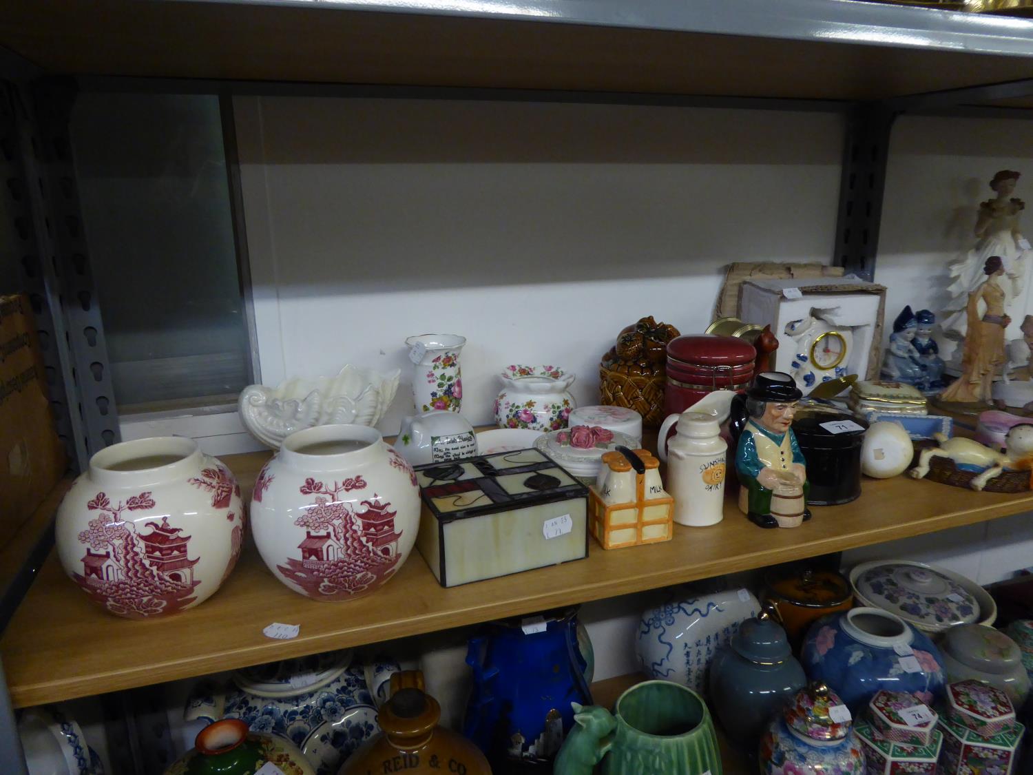 DECORATIVE ITEMS VARIOUS TO INCLUDE; FIGURINES, POLAR BEAR ORNAMENT, VARIOUS POTTERY TRINKET - Image 2 of 2