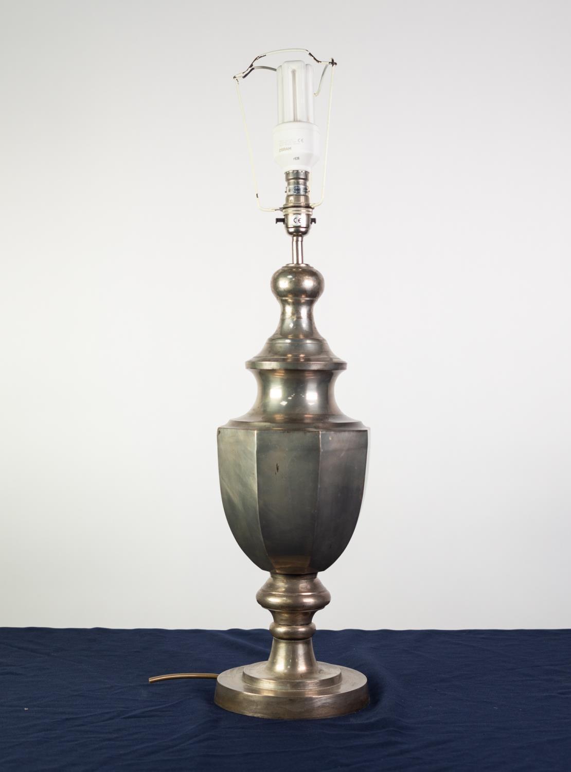 20th CENTURY ELECTROPLATE OCTAGONAL PEDESTAL VASE SHAPE TABLE LAMP, raised on knopped stem to a - Image 2 of 2