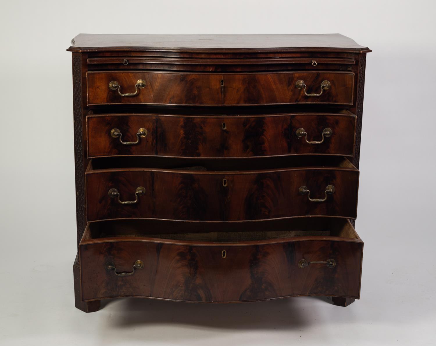 GOOD QUALITY EARLY TWENTIETH CENTURY GEORGIAN STYLE FIGURED MAHOGANY SERPENTINE FRONTED BACHELOR?S - Image 2 of 2