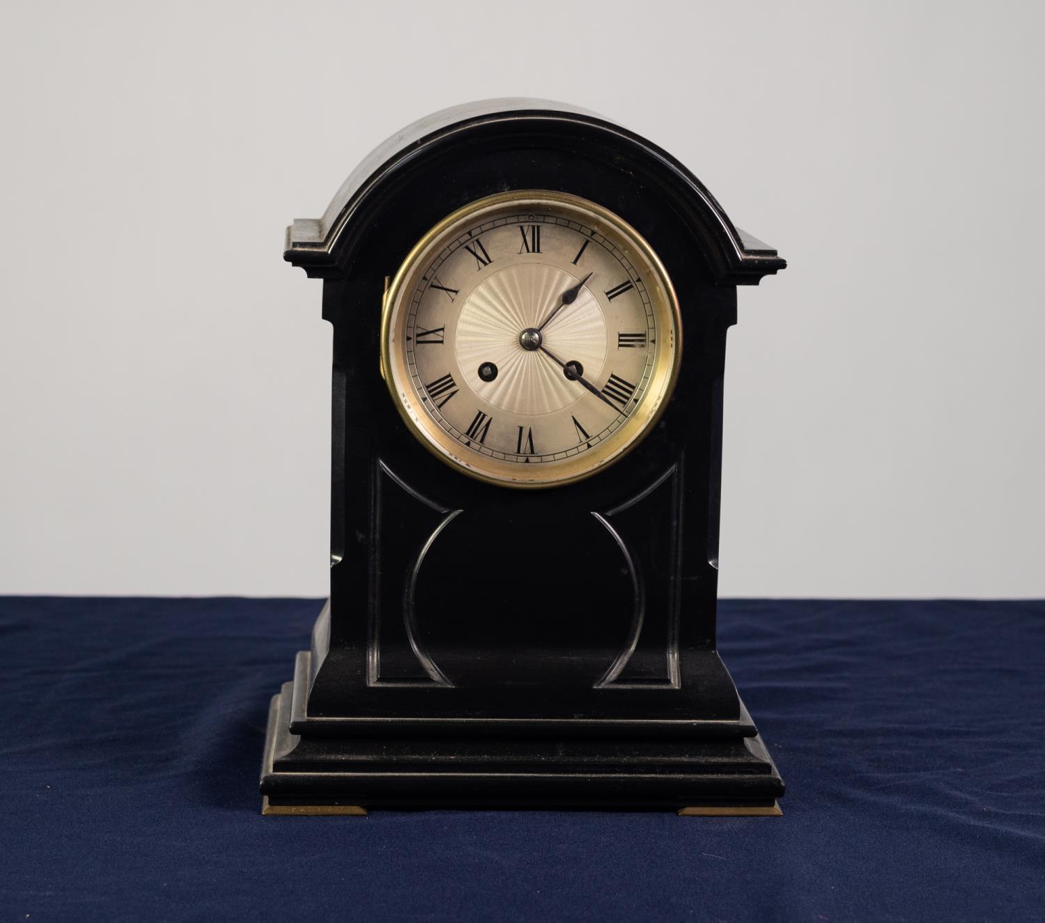 AN EARLY TWENTIETH CENTURY BLACK SLATE CASED MANTEL CLOCK, the 'Foreign Make' stamped movement - Image 2 of 3