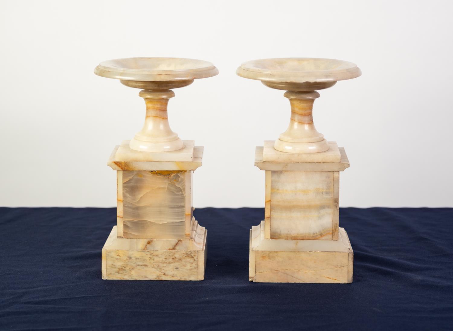 PAIR OF VARIEGATED CREAM ONYX CLOCK SIDE GARNITURES IN TEH FORM OF PEDESTAL DISHES OR VIDE-POCHE, - Image 2 of 2