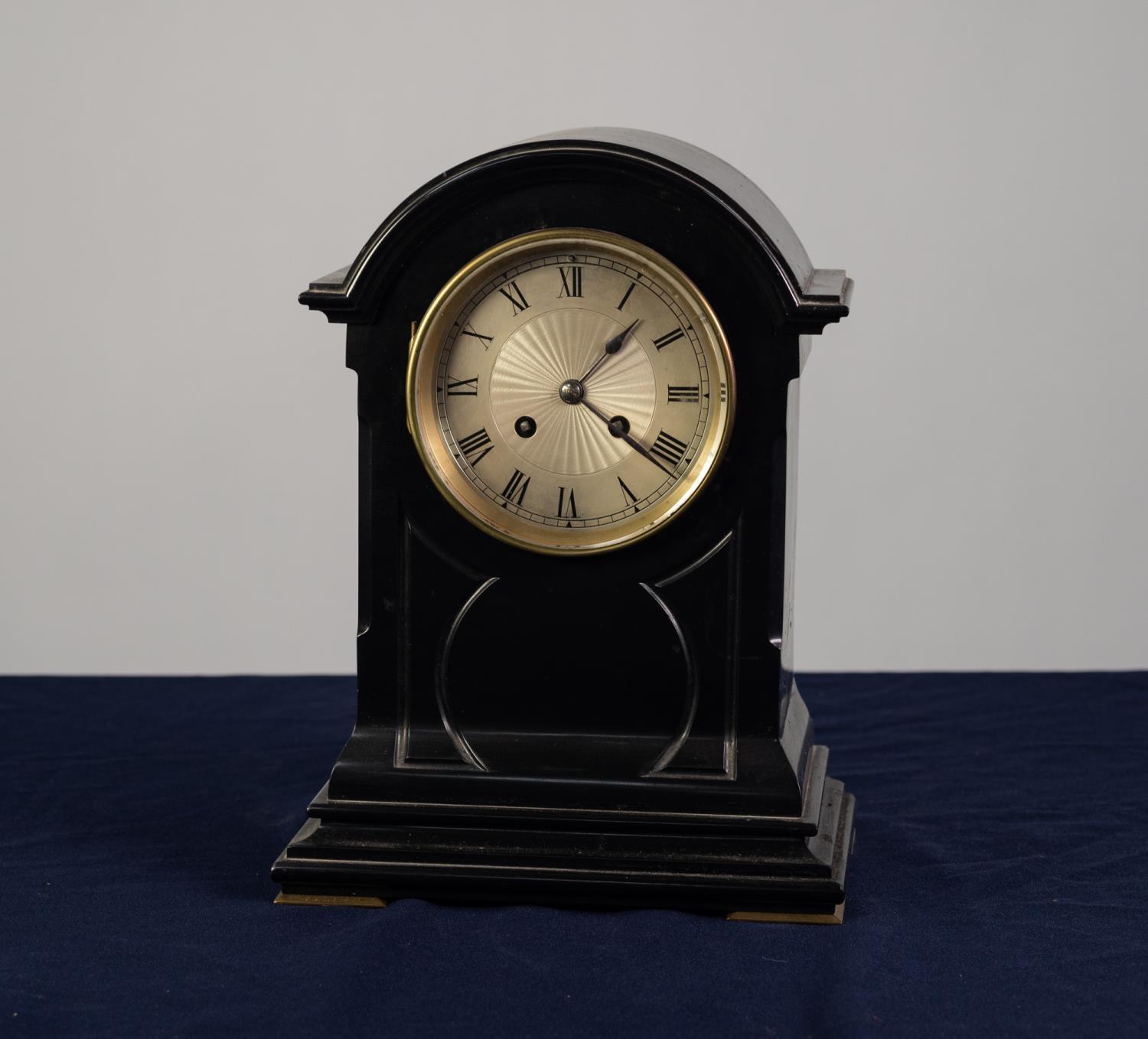 AN EARLY TWENTIETH CENTURY BLACK SLATE CASED MANTEL CLOCK, the 'Foreign Make' stamped movement