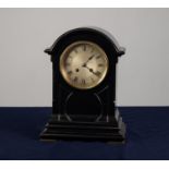 AN EARLY TWENTIETH CENTURY BLACK SLATE CASED MANTEL CLOCK, the 'Foreign Make' stamped movement