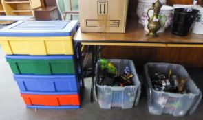 A FOUR DRAWER PLASTIC MULTICOLOURED CHEST OF DRAWERS AND A SELECTION OF CHILDREN'S TOYS, MAINLY