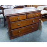 A WALNUT WOOD CHEST OF TWO SHORT AND TWO LONG DRAWERS WITH BRASS KNOB HANDLES, WITH QUADRANT