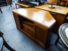 A TEAK STAG CORNER TV UNIT, HAVING TWO SLIDING DOORS TO REVEAL DRAWER AND SHELF (54cm high x 100cm