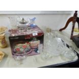 MIXED LOT OF GLASS, to include: SET OF SIX STYLISH FLUTES, MODERN BOXED CHEESE DOME, DECANTER AND
