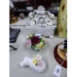 ITALIAN WHITE GLAZED POTTERY OBLONG BOX, THE LID ENCRUSTED WITH LARGE FLOWERS, 6 3/4" WIDE; A GOOD