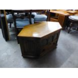 A NEST OF THREE OBLONG COFFEE TABLES AND A GOOD CARVED OAK CORNER TELEVISION STAND
