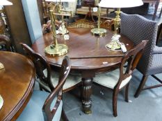 A SET OF FOUR MAHOGANY VICTORIAN STYLE DINING CHAIRS WITH BALLOON VARIANT BACKS AND THE MAHOGANY