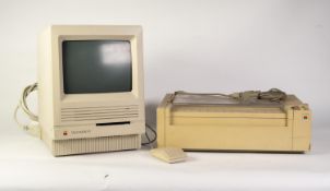 MACINTOSH SE/30 DISPLAY MODEL NO. M5119 with original mouse and power lead and Apple computer