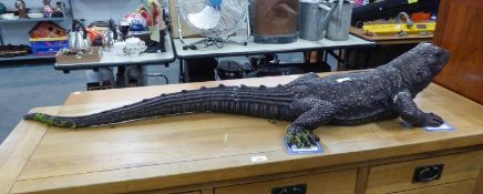 LARGE GARDEN ORNAMENTAL IGUANA (APPROX 140cm LONG) (TAIL IN 2 PARTS)