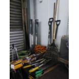 A SELECTION OF GARDEN TOOLS TO INCLUDE; ELECTRIC HEDGE TRIMMERS, SAWS, RAKES, SPADE, SHOVEL, PAIR OF