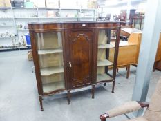 A MAHOGANY DISPLAY CABINET WITH CENTRE PANEL DOOR, FLANKED BY ELLIPTICAL GLAZED DOORS AND GLAZED