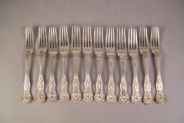 SET OF TWELVE GOOD QUALITY DOUBLE STRUCK QUEENS TABLE FORKS BY ELKINGTON & Co, (12)