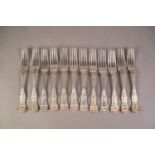 SET OF TWELVE GOOD QUALITY DOUBLE STRUCK QUEENS TABLE FORKS BY ELKINGTON & Co, (12)