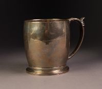 ART DECO PLAIN SILVER PINT TANKARD, with stylish scroll handle and circular foot, 4 ¼? (10.8cm)