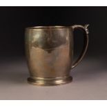 ART DECO PLAIN SILVER PINT TANKARD, with stylish scroll handle and circular foot, 4 ¼? (10.8cm)