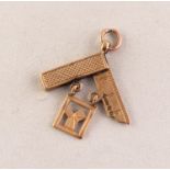 9ct GOLD MASONIC SET SQUARE PENDANT, 1 1/8in (2.5cm), London 1923, 4 gms