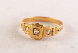 VICTORIAN 18ct GOLD RING set with three small diamonds, the centre diamond in a square setting and