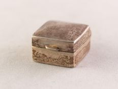 SILVER PLAIN RECTANGULAR PILL BOX with hinged lid, 3/4in (2cm), London 1995, 8 gms