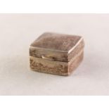 SILVER PLAIN RECTANGULAR PILL BOX with hinged lid, 3/4in (2cm), London 1995, 8 gms
