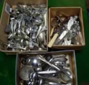 QUANTITY OF LOOSE SERVING AND TABLE CUTLERY, including: TART SERVER, THREE BUTTER KNIVES, PRESERVE