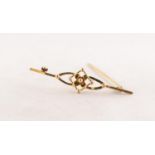 9ct GOLD BAR BROOCH, the open work centre having a floral motif, 2in (5cm) wide, 1.2gms