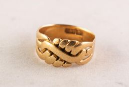 VICTORIAN 18ct GOLD RING, the broad pierced top of cross-over pattern, ring size K/L, 4 gms