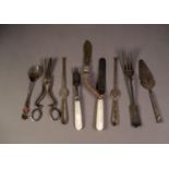 MIXED LOT OF ELECTROPLATED CUTLERY, to include: PAIR OF GRAPE SHEARS, FOUR LOBSTER PICKS, THREE
