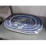 THREE VINTAGE STAFFORDSHIRE POTTERY GRADUATED WILLOW PATTERN PRINTED MEAT DISHES (3)
