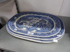 THREE VINTAGE STAFFORDSHIRE POTTERY GRADUATED WILLOW PATTERN PRINTED MEAT DISHES (3)