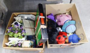 MIXED LOT TO INCLUDE; BOARD GAMES, TABLE MATS, ORNAMENTS, STUFFED TOYS ETC... (CONTENTS OF TWO