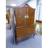 A QUEEN ANNE STYLE BURR WALNUT COCKTAIL CABINET, THE UPPER SECTION HAVING FITTED INTER WITH GLASS