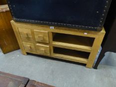 CHUNKY OAK COFFEE TABLE, HAVING FOUR SMALL DRAWERS AND OPEN COMPARTMENTS, 54cm high x 100cm wide x