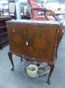 A CAROLEAN STYLE FIGURED WALNUT WOOD TWO DOOR COCKTAIL CABINET